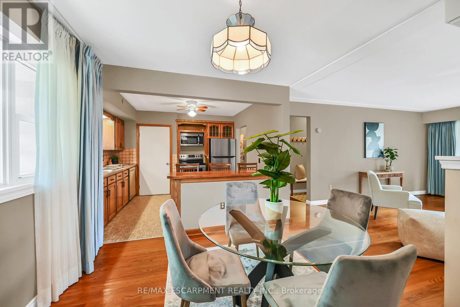 Photo 12 of 31 Belair Drive, Hamilton ON