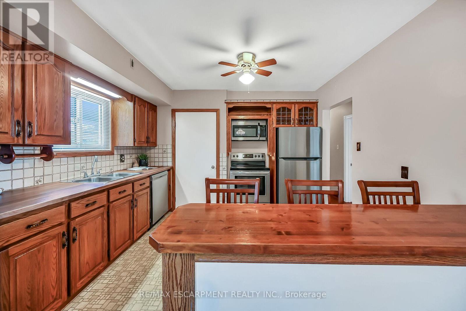 Photo 13 of 31 Belair Drive, Hamilton ON