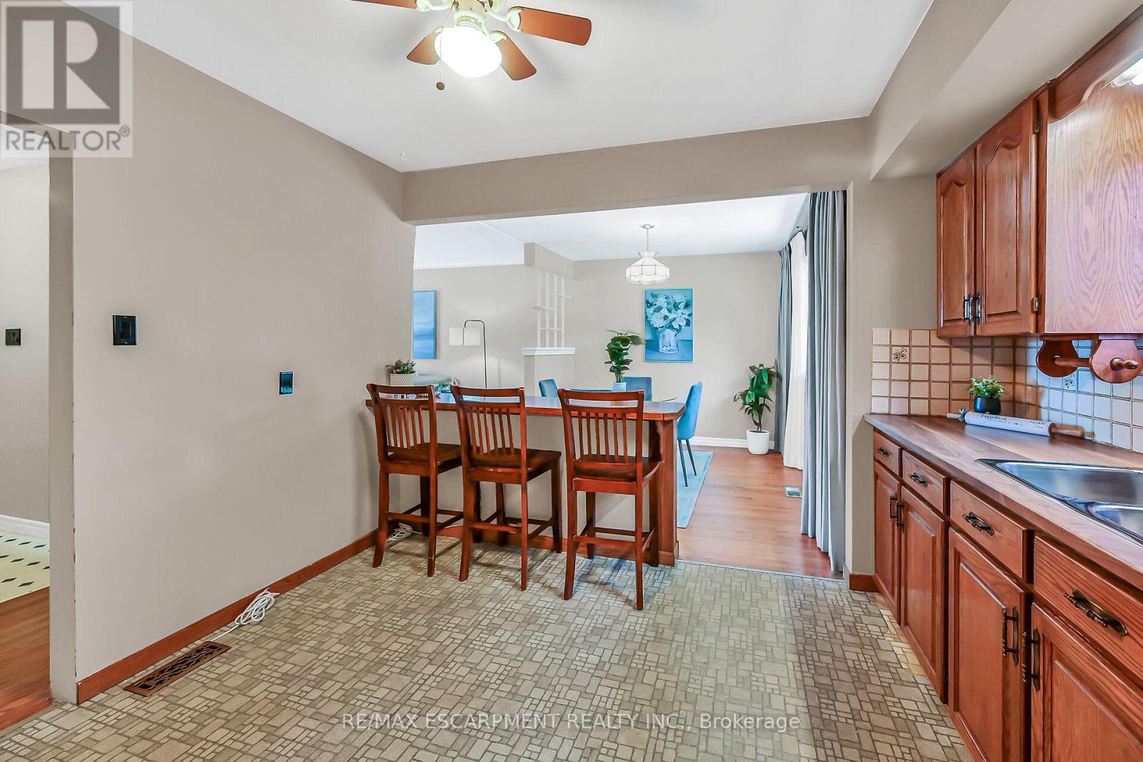 Photo 17 of 31 Belair Drive, Hamilton ON