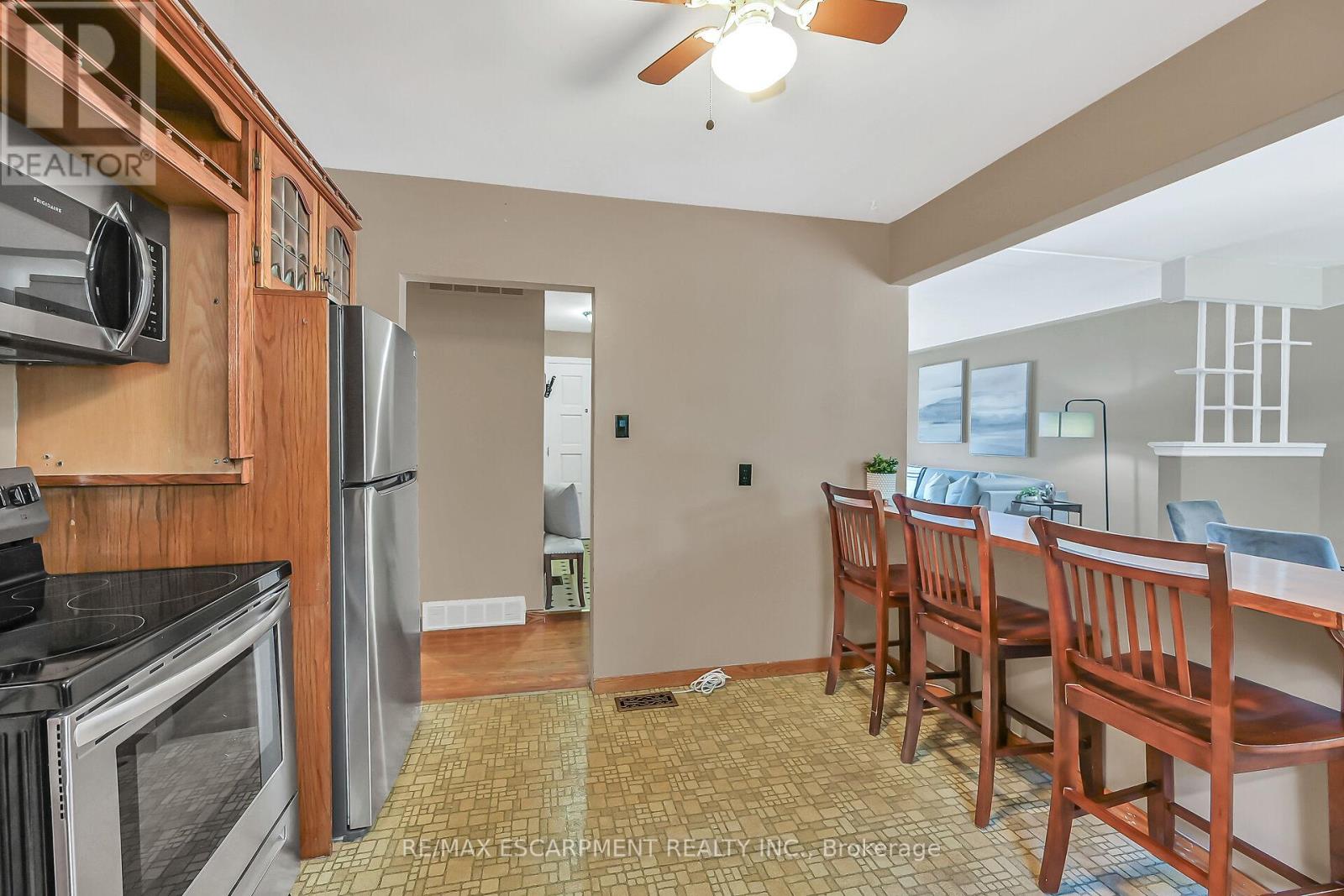 Photo 18 of 31 Belair Drive, Hamilton ON