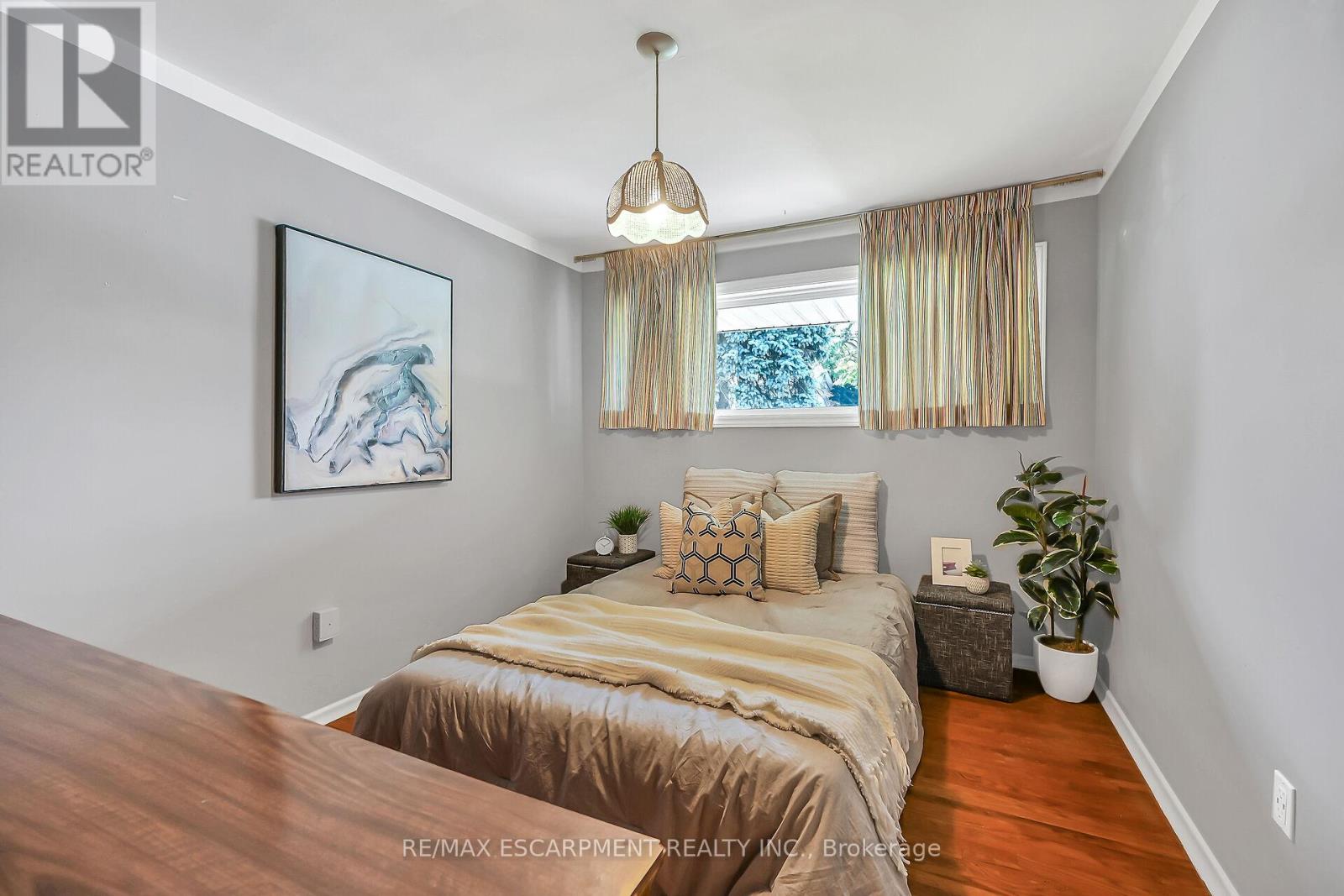 Photo 19 of 31 Belair Drive, Hamilton ON