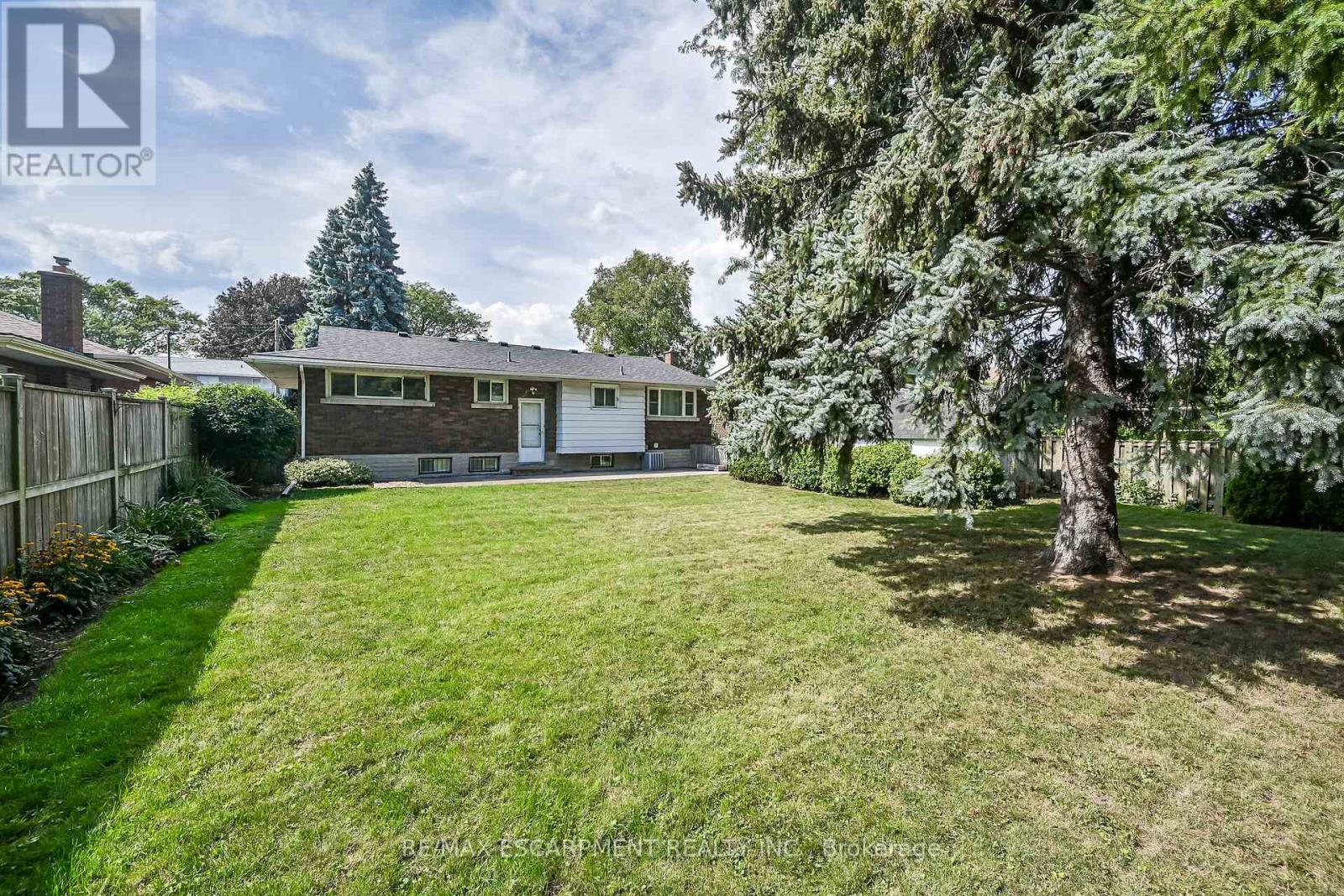 Photo 2 of 31 Belair Drive, Hamilton ON