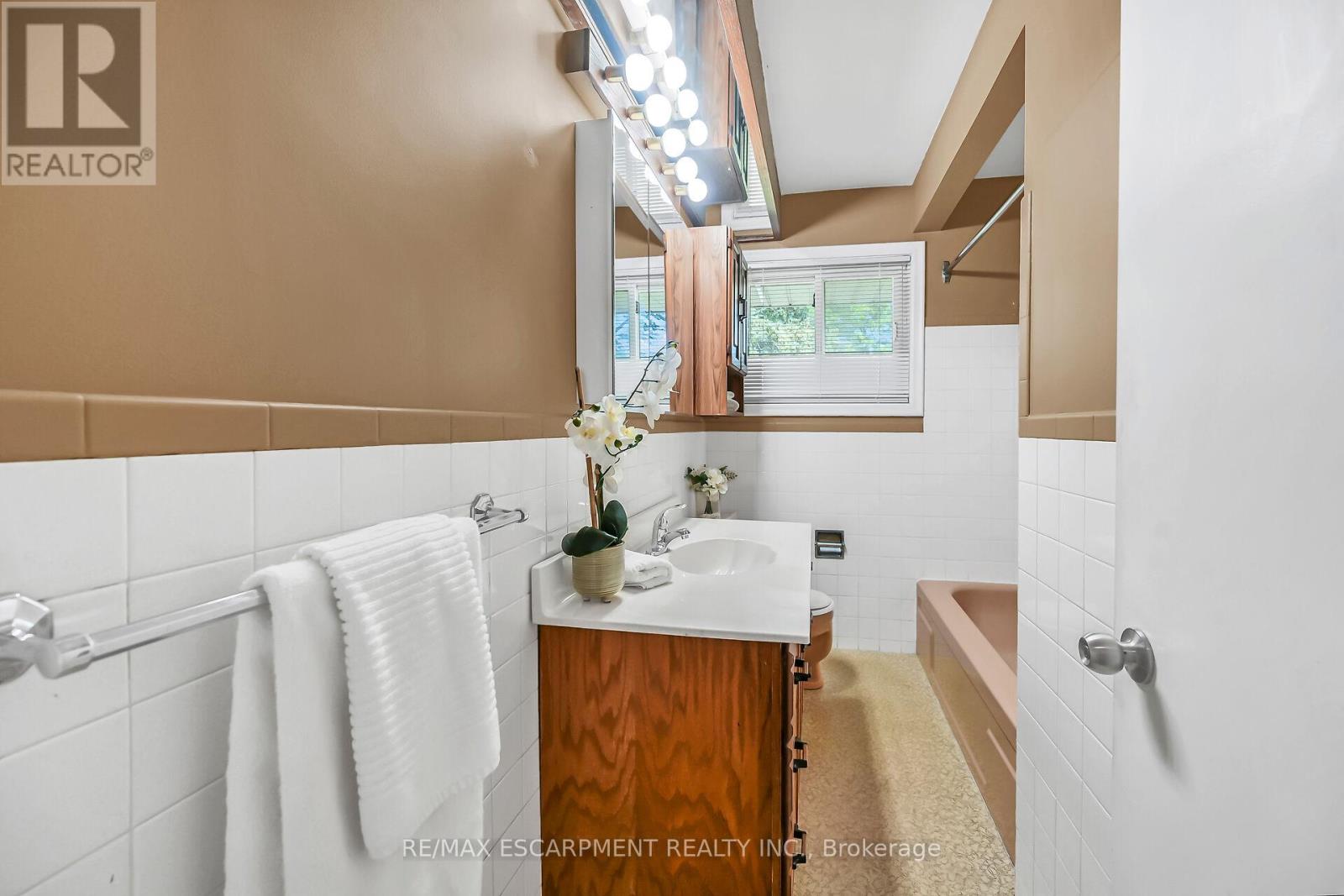 Photo 22 of 31 Belair Drive, Hamilton ON