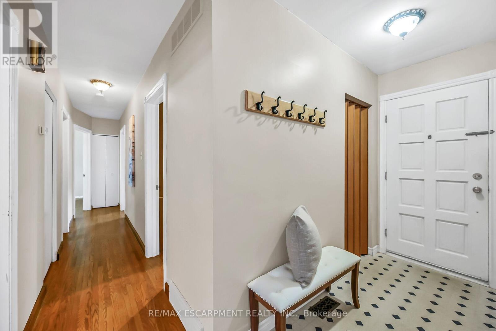 Photo 24 of 31 Belair Drive, Hamilton ON