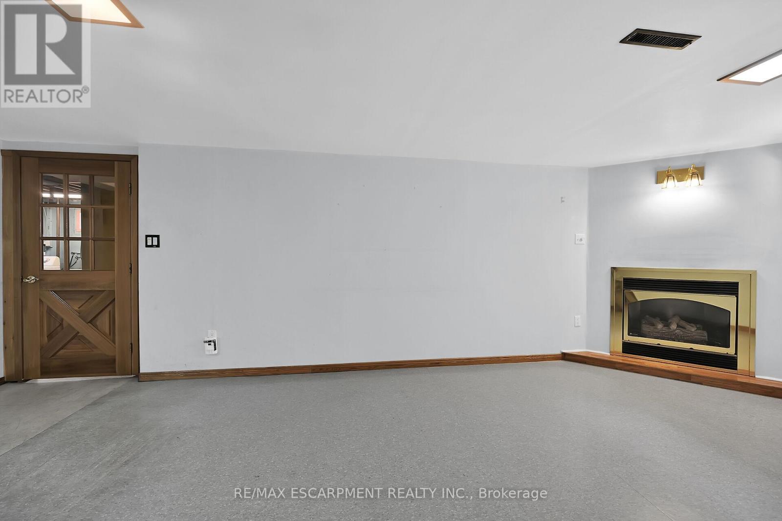 Photo 25 of 31 Belair Drive, Hamilton ON