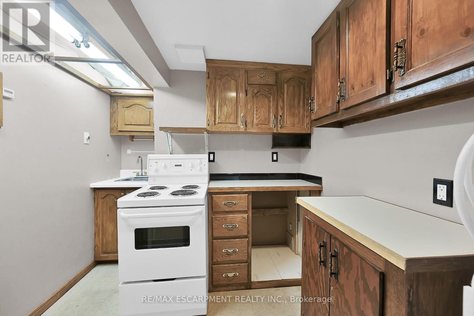 Photo 28 of 31 Belair Drive, Hamilton ON
