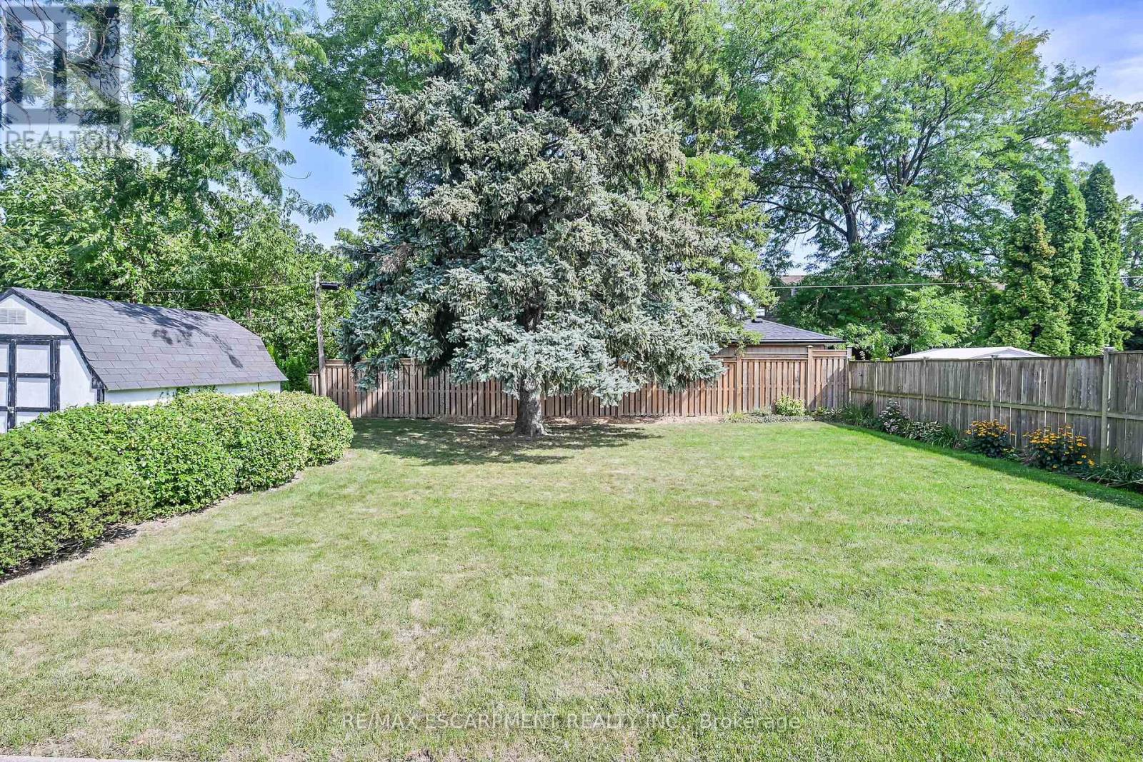 Photo 3 of 31 Belair Drive, Hamilton ON