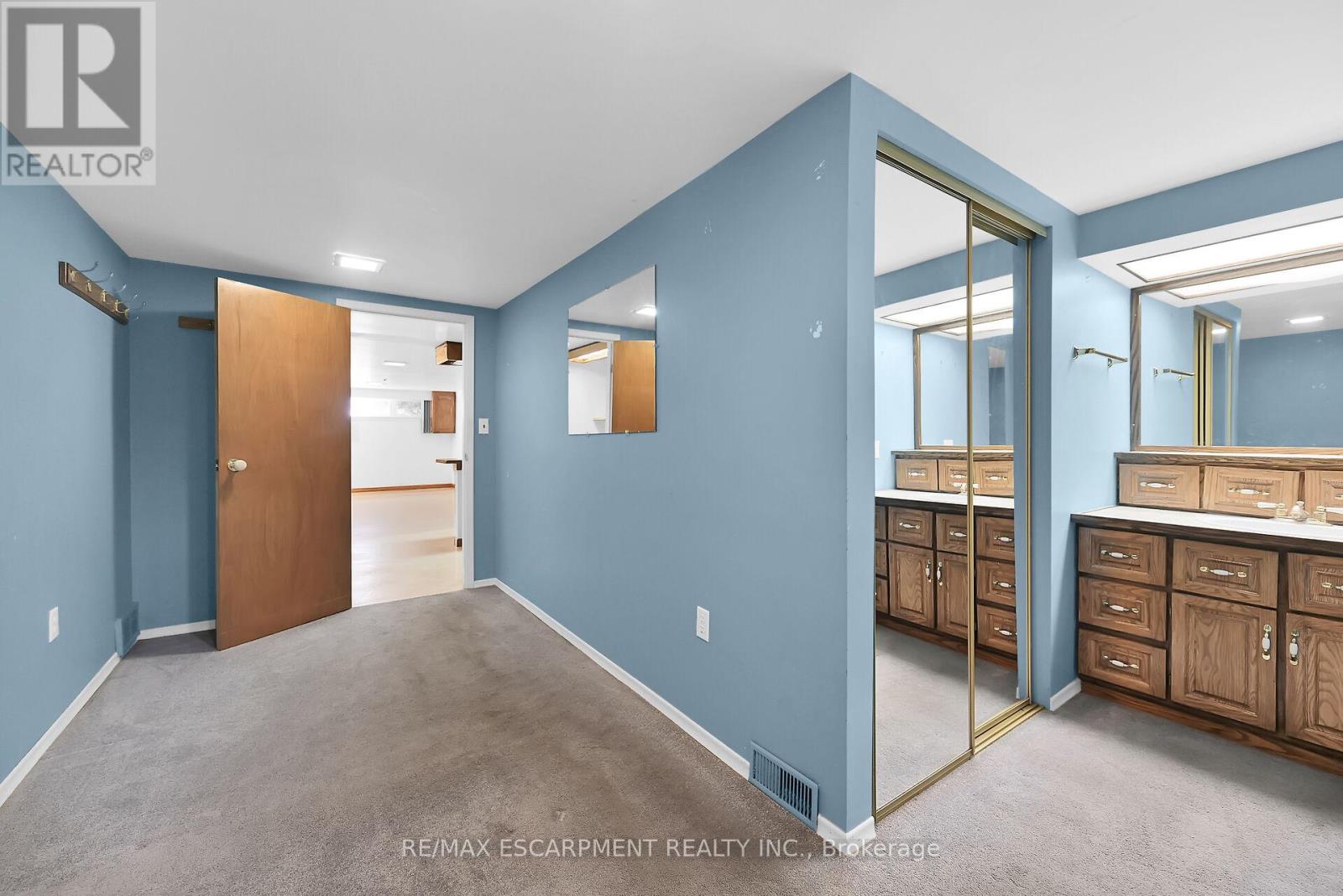 Photo 33 of 31 Belair Drive, Hamilton ON