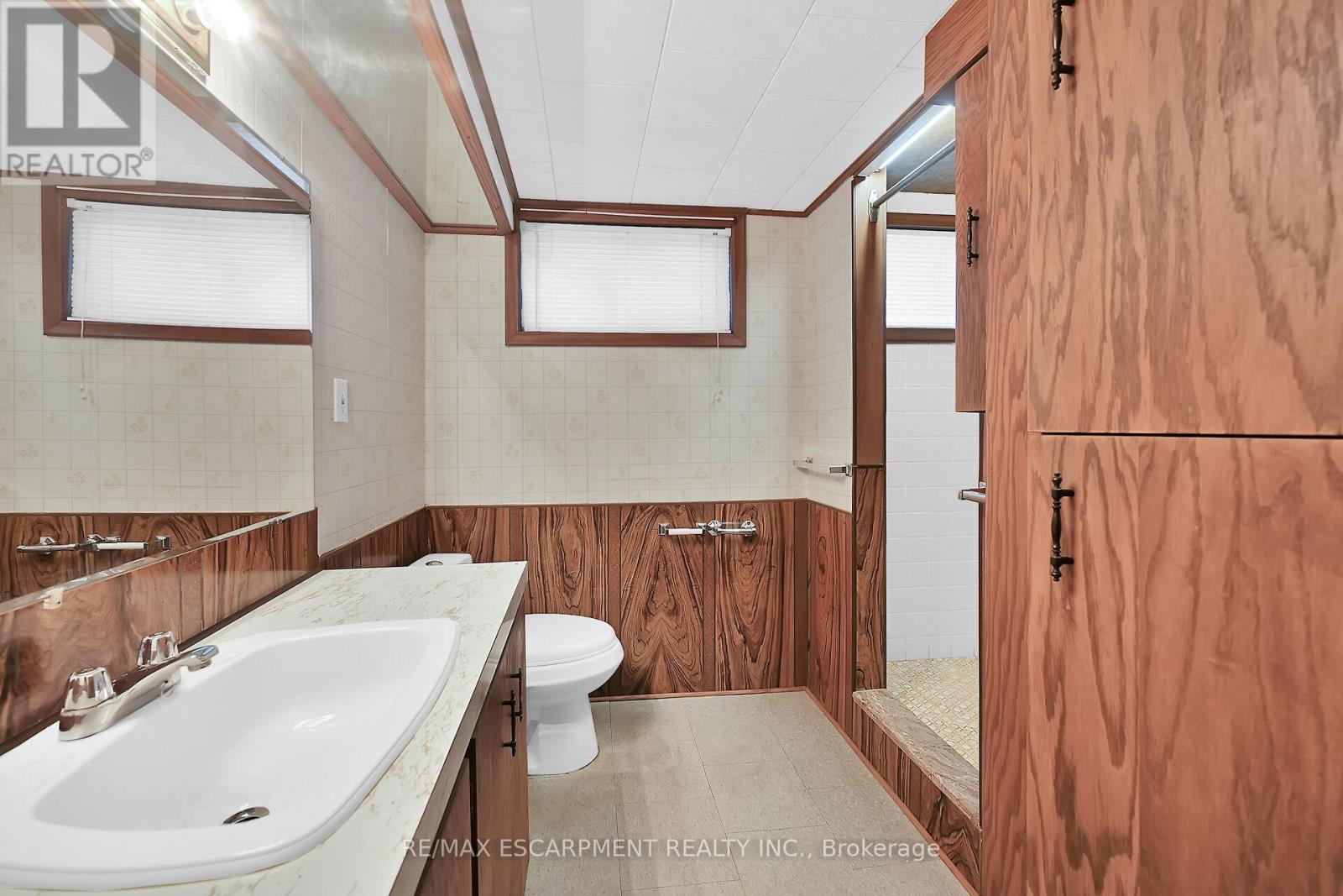 Photo 35 of 31 Belair Drive, Hamilton ON