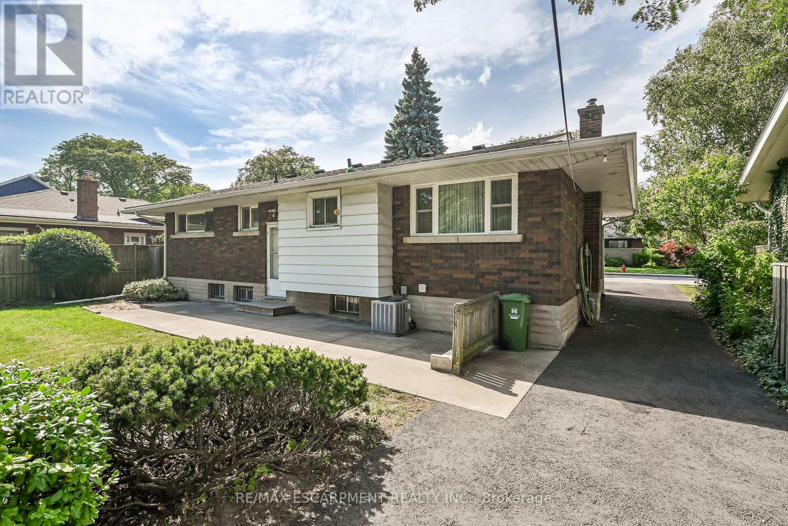 Photo 39 of 31 Belair Drive, Hamilton ON