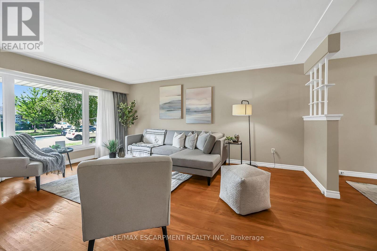 Photo 4 of 31 Belair Drive, Hamilton ON