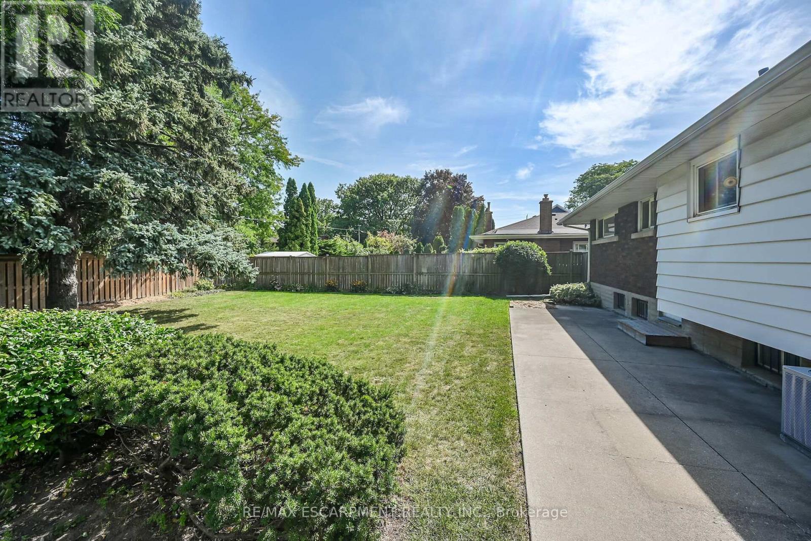 Photo 41 of 31 Belair Drive, Hamilton ON