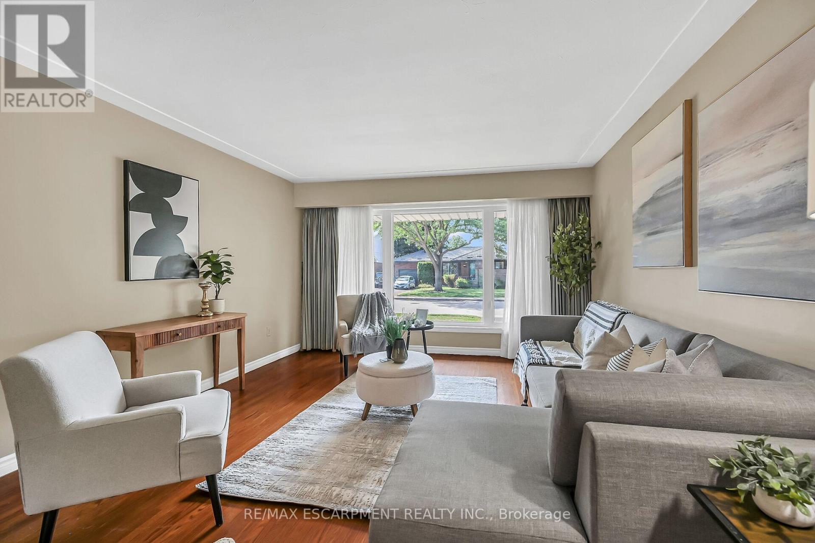 Photo 5 of 31 Belair Drive, Hamilton ON
