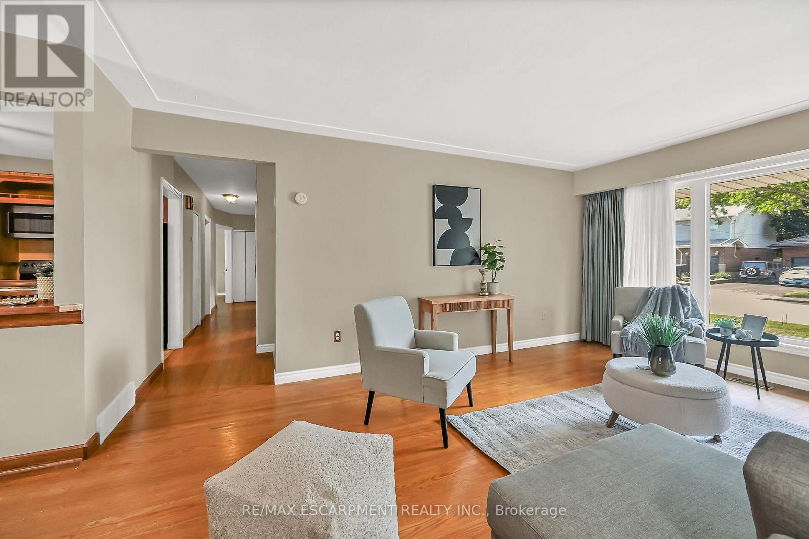 Photo 6 of 31 Belair Drive, Hamilton ON