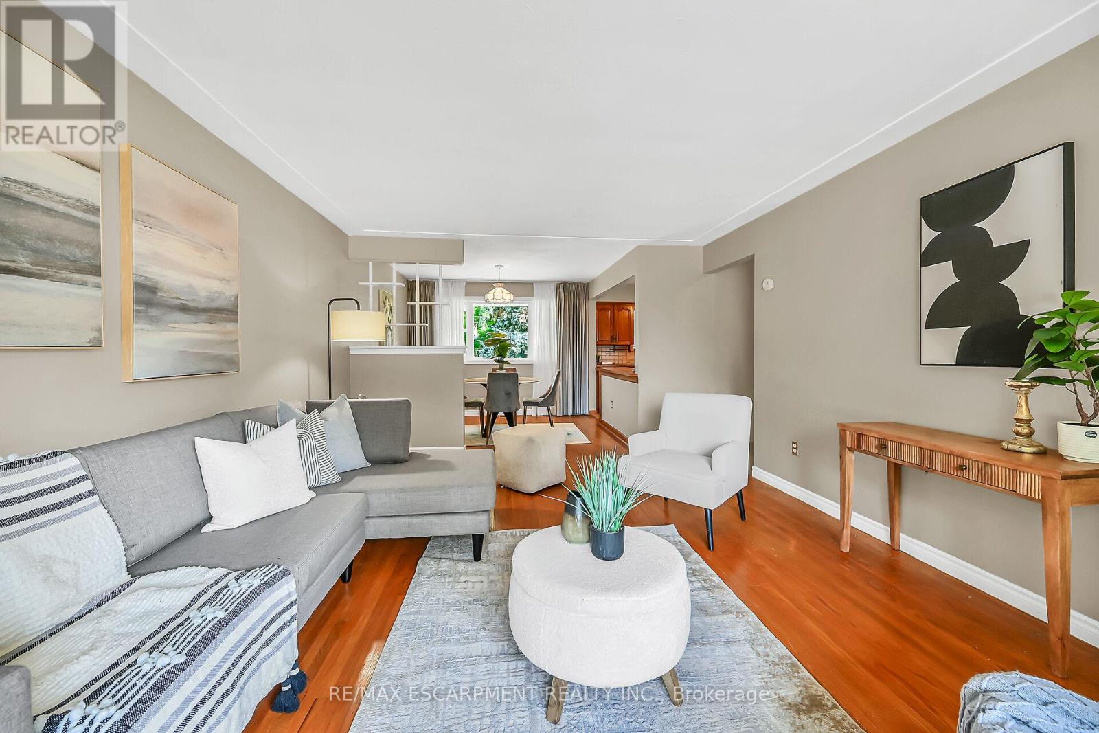 Photo 7 of 31 Belair Drive, Hamilton ON