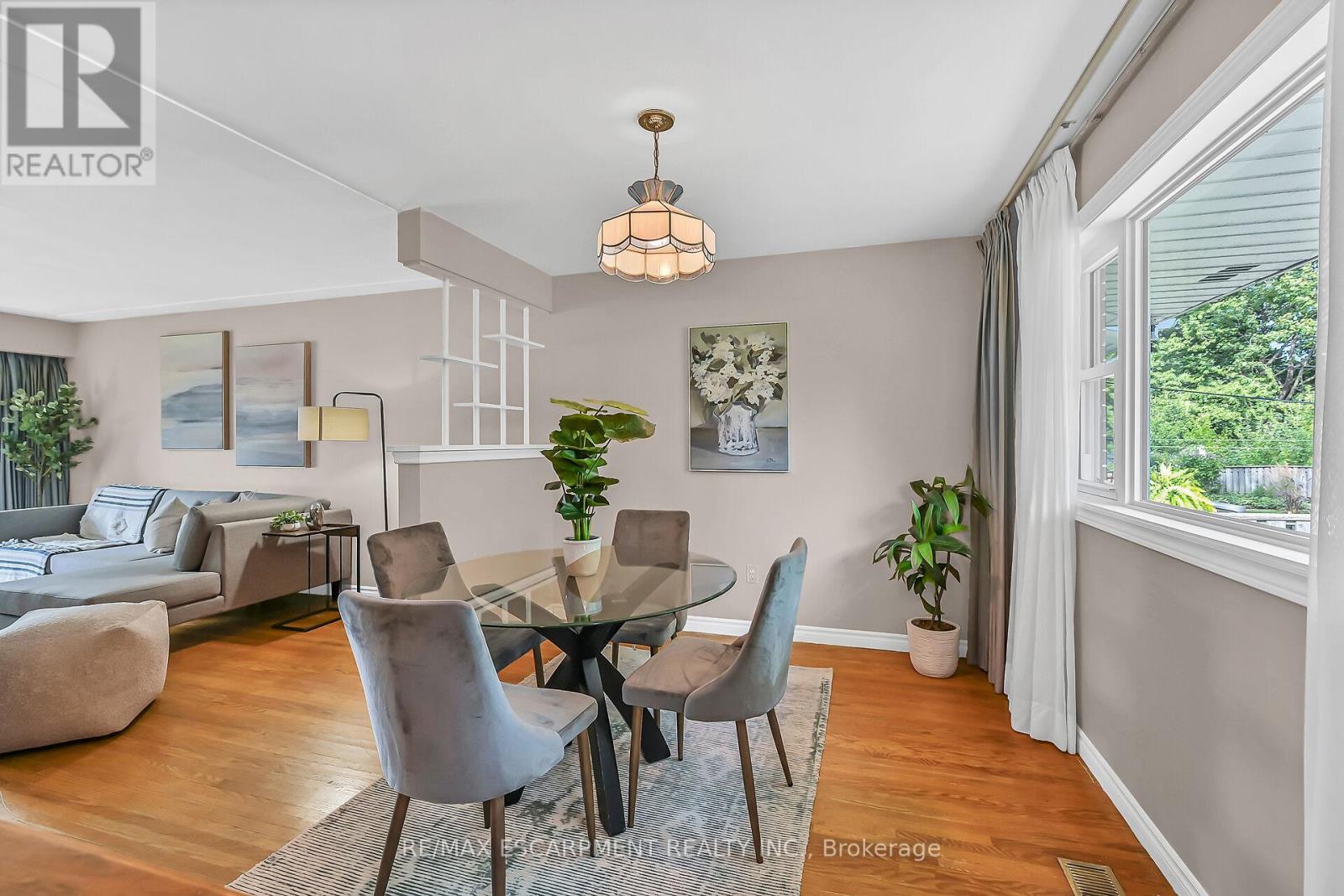 Photo 9 of 31 Belair Drive, Hamilton ON