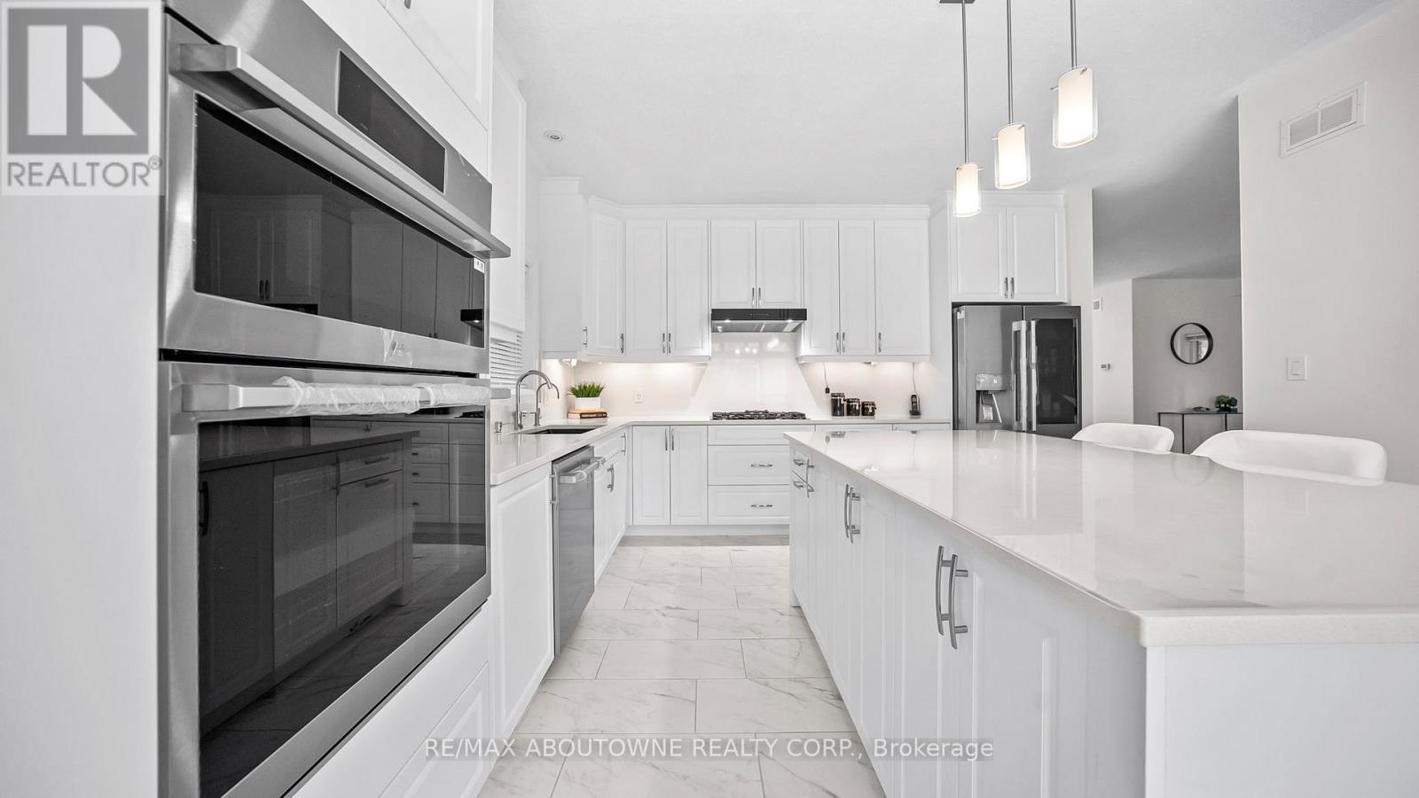Photo 11 of 27 Jacob Detweiller Drive, Kitchener ON