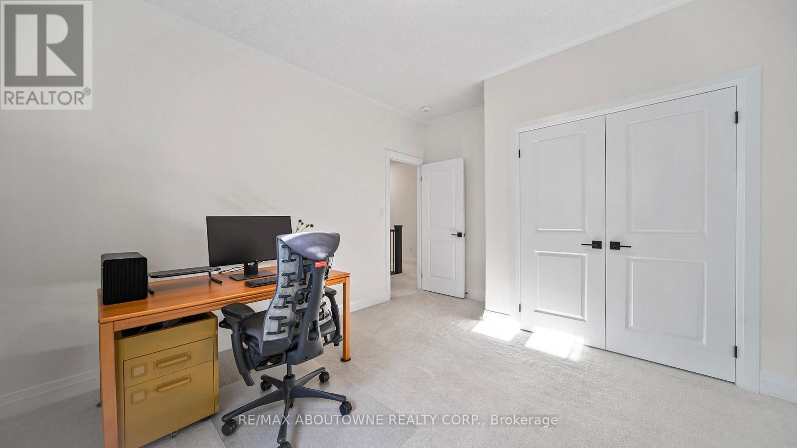Photo 19 of 27 Jacob Detweiller Drive, Kitchener ON