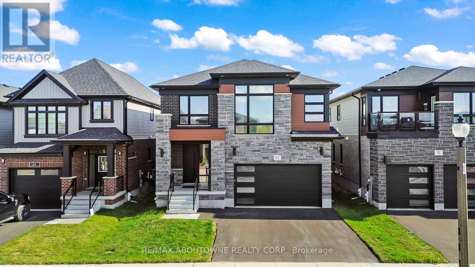 Photo 2 of 27 Jacob Detweiller Drive, Kitchener ON