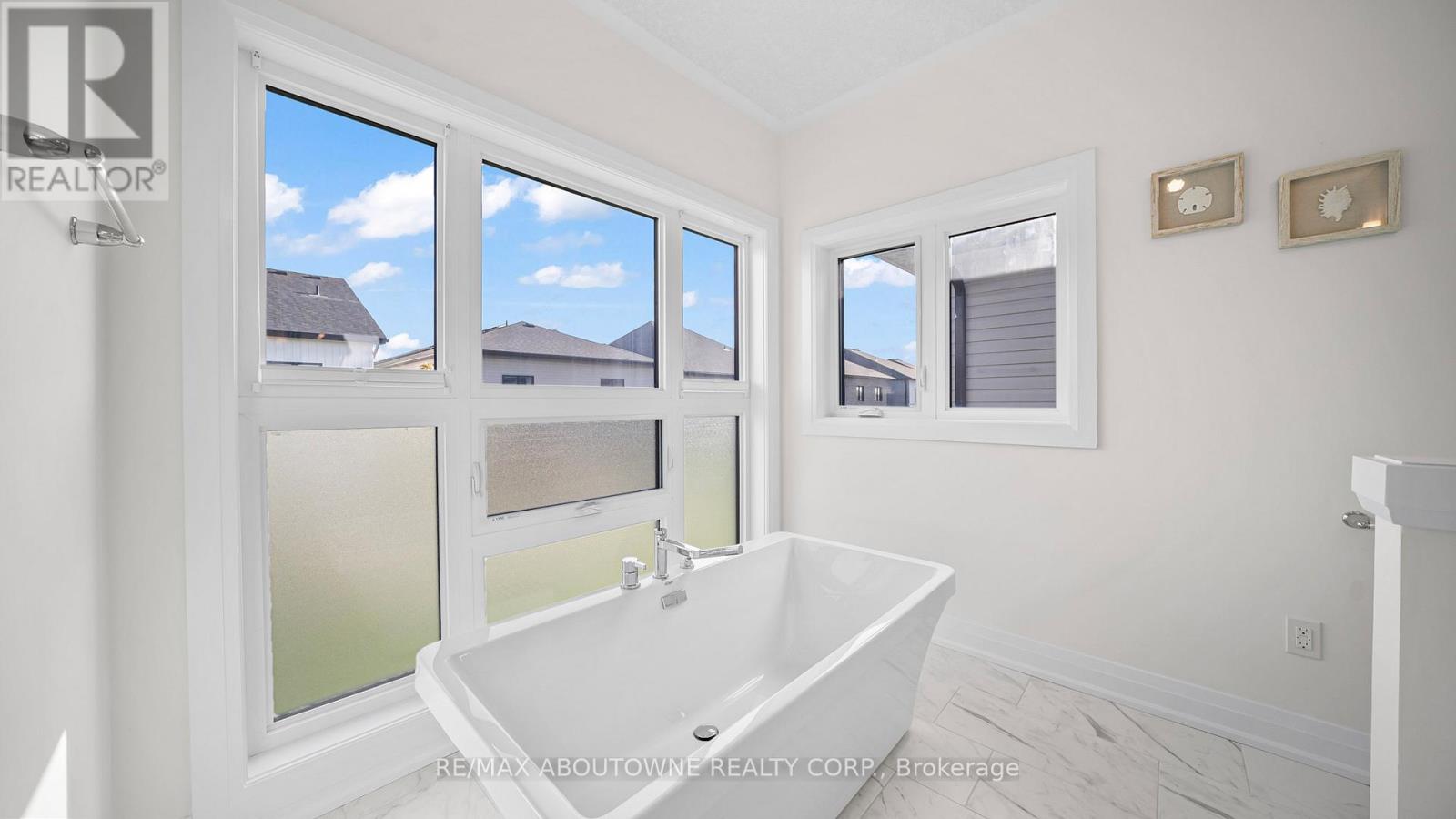 Photo 24 of 27 Jacob Detweiller Drive, Kitchener ON