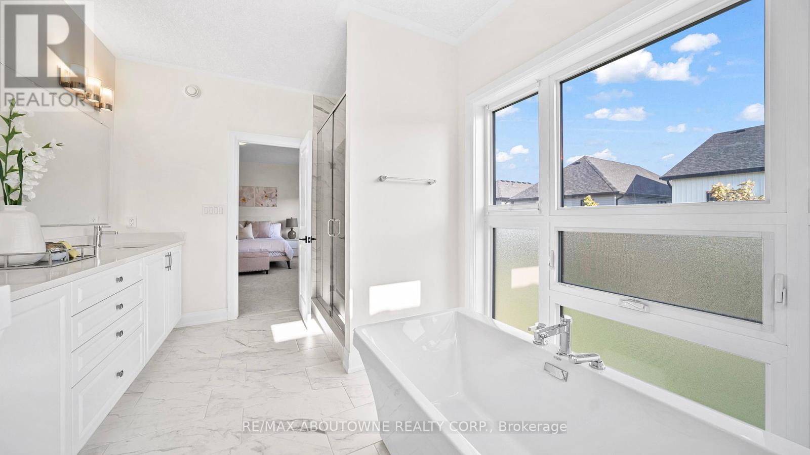 Photo 25 of 27 Jacob Detweiller Drive, Kitchener ON