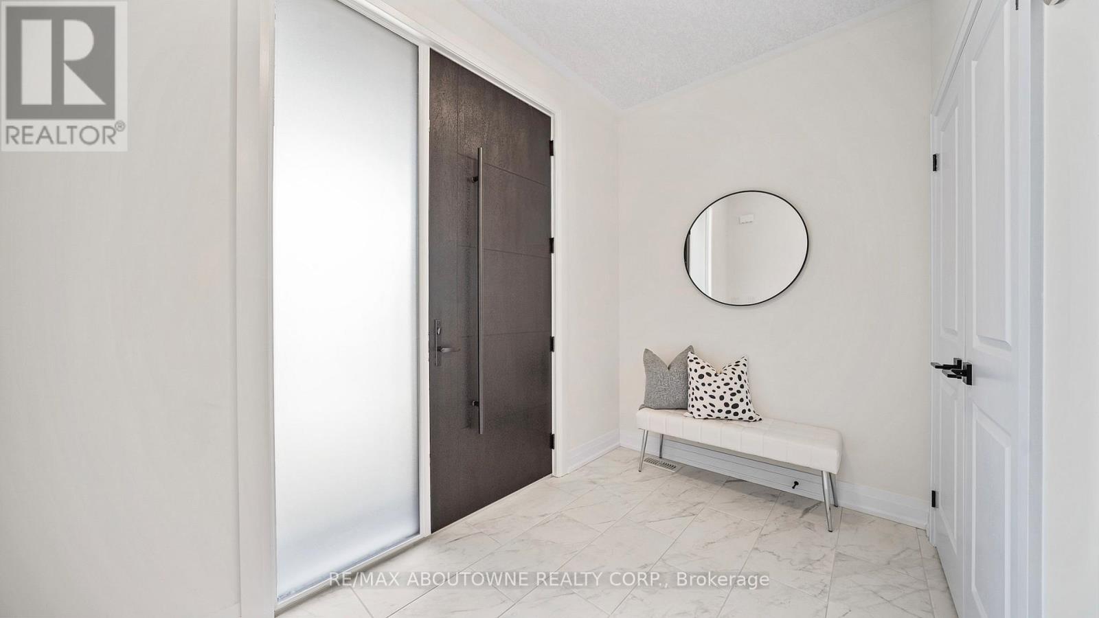 Photo 3 of 27 Jacob Detweiller Drive, Kitchener ON
