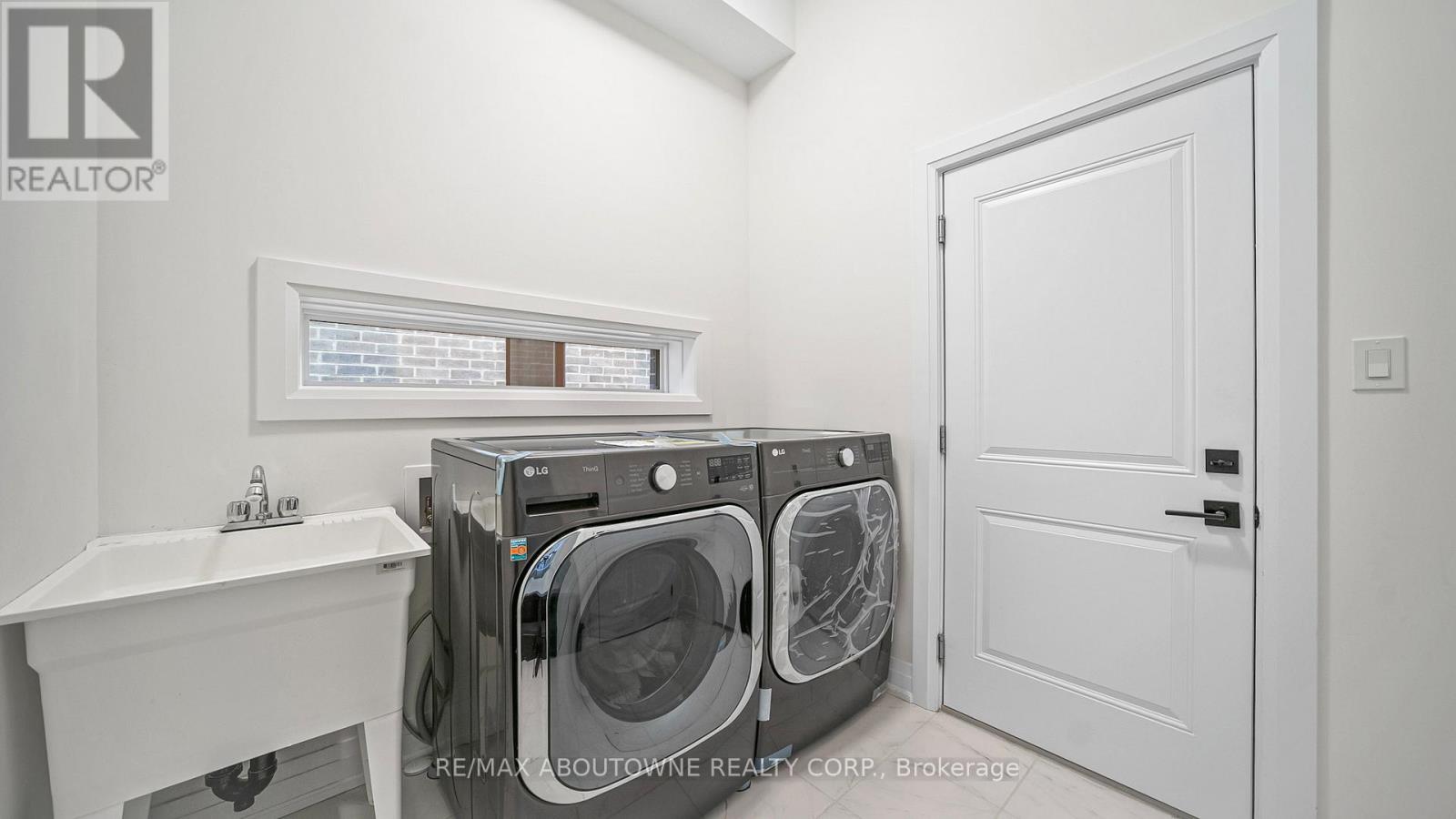 Photo 31 of 27 Jacob Detweiller Drive, Kitchener ON