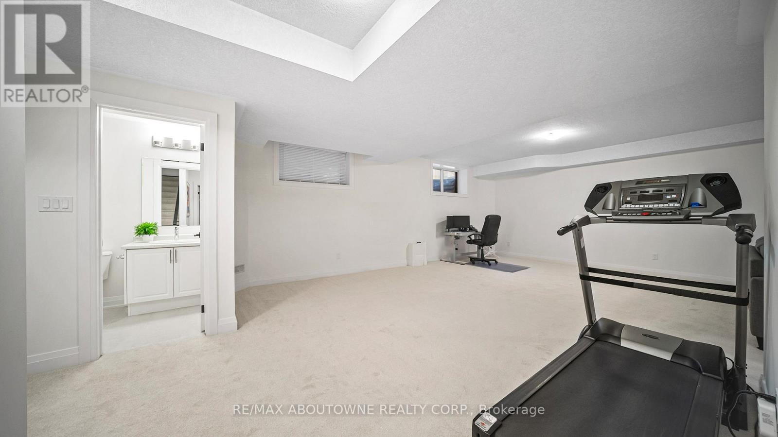 Photo 33 of 27 Jacob Detweiller Drive, Kitchener ON