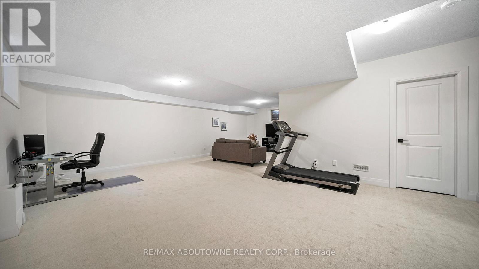 Photo 34 of 27 Jacob Detweiller Drive, Kitchener ON