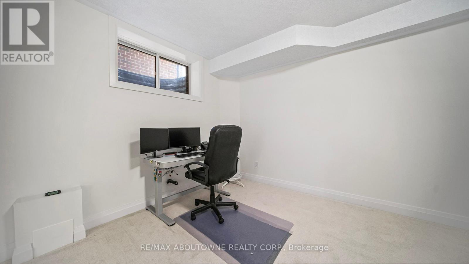 Photo 35 of 27 Jacob Detweiller Drive, Kitchener ON