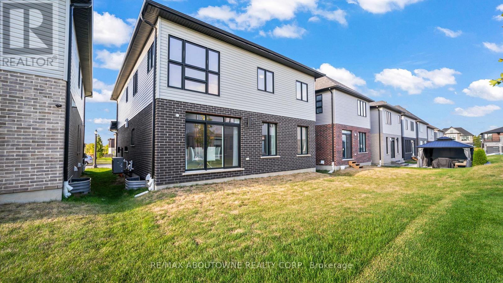 Photo 39 of 27 Jacob Detweiller Drive, Kitchener ON