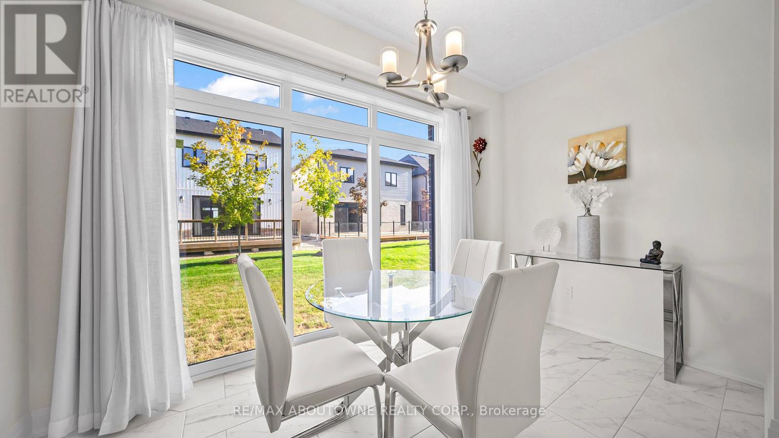 Photo 9 of 27 Jacob Detweiller Drive, Kitchener ON