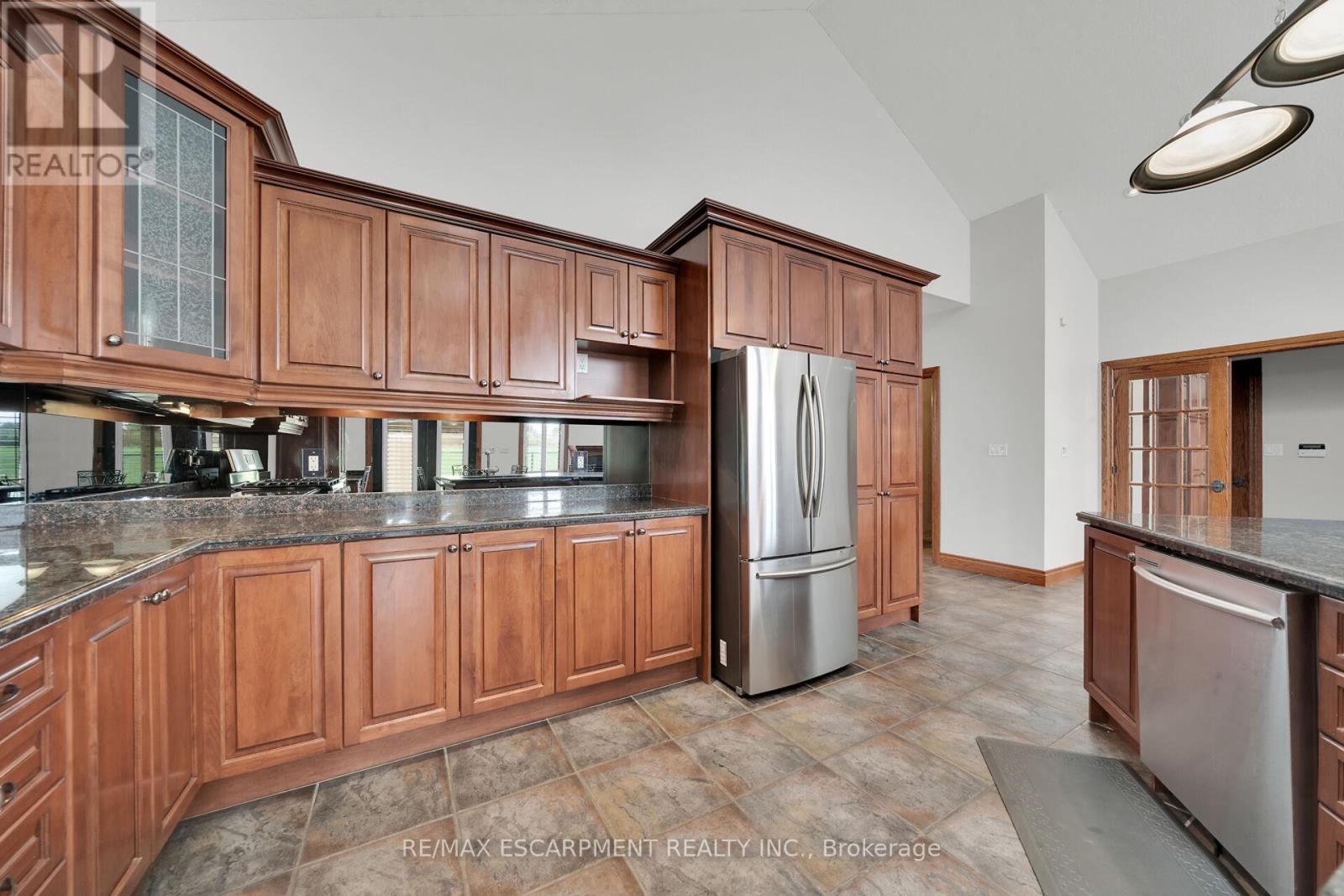 Photo 10 of 117 Christopher Drive, Hamilton ON