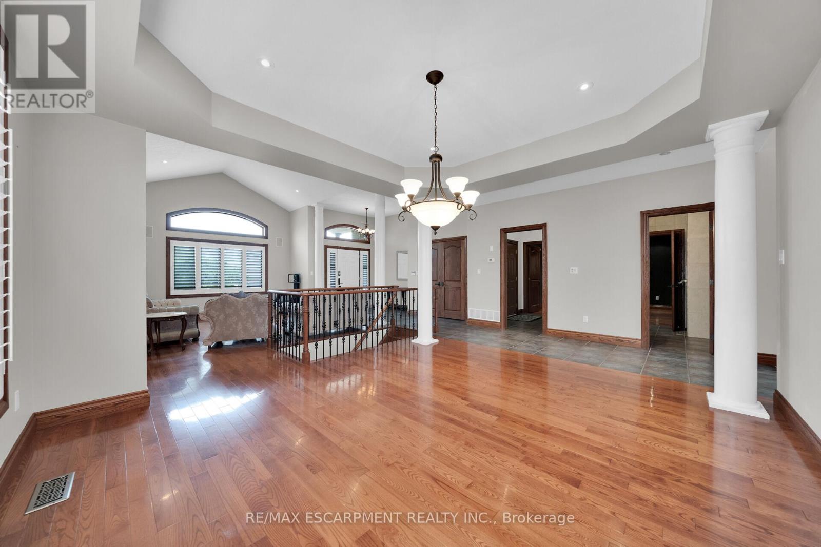Photo 14 of 117 Christopher Drive, Hamilton ON