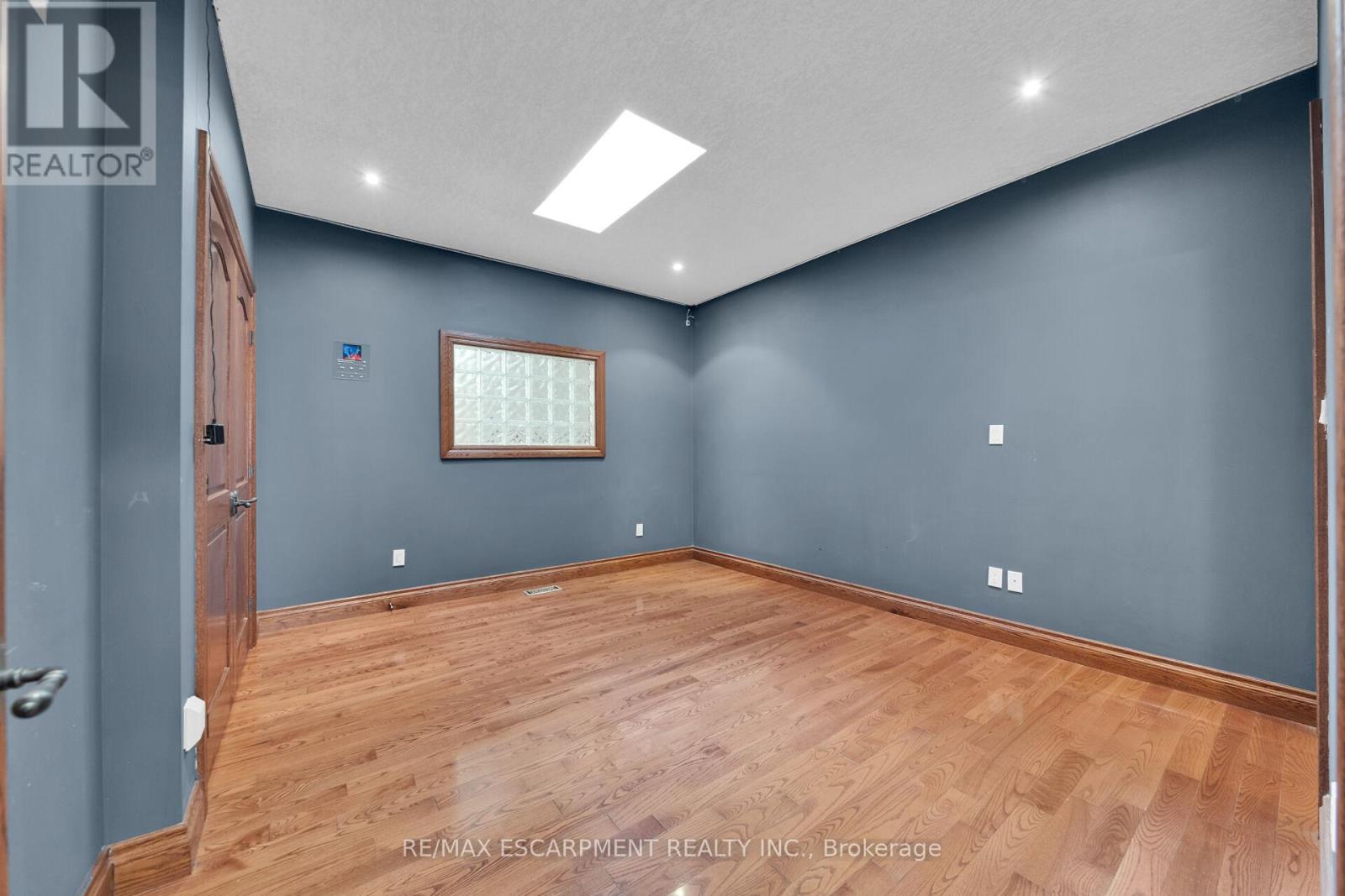Photo 15 of 117 Christopher Drive, Hamilton ON