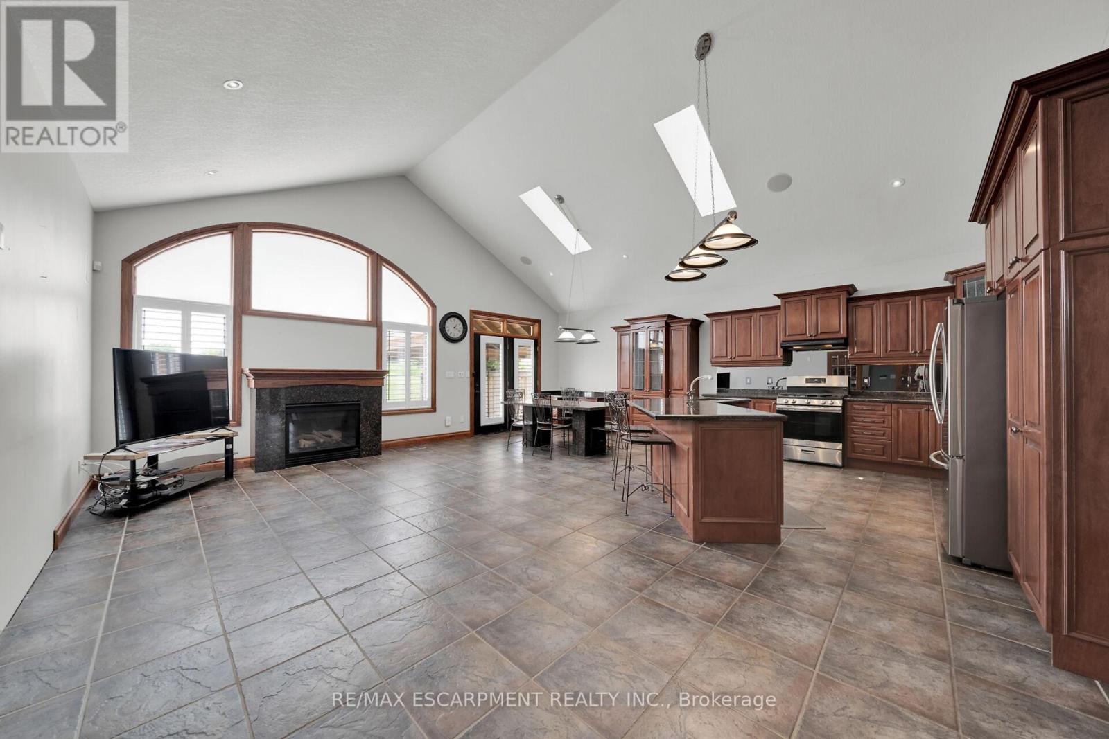 Photo 18 of 117 Christopher Drive, Hamilton ON