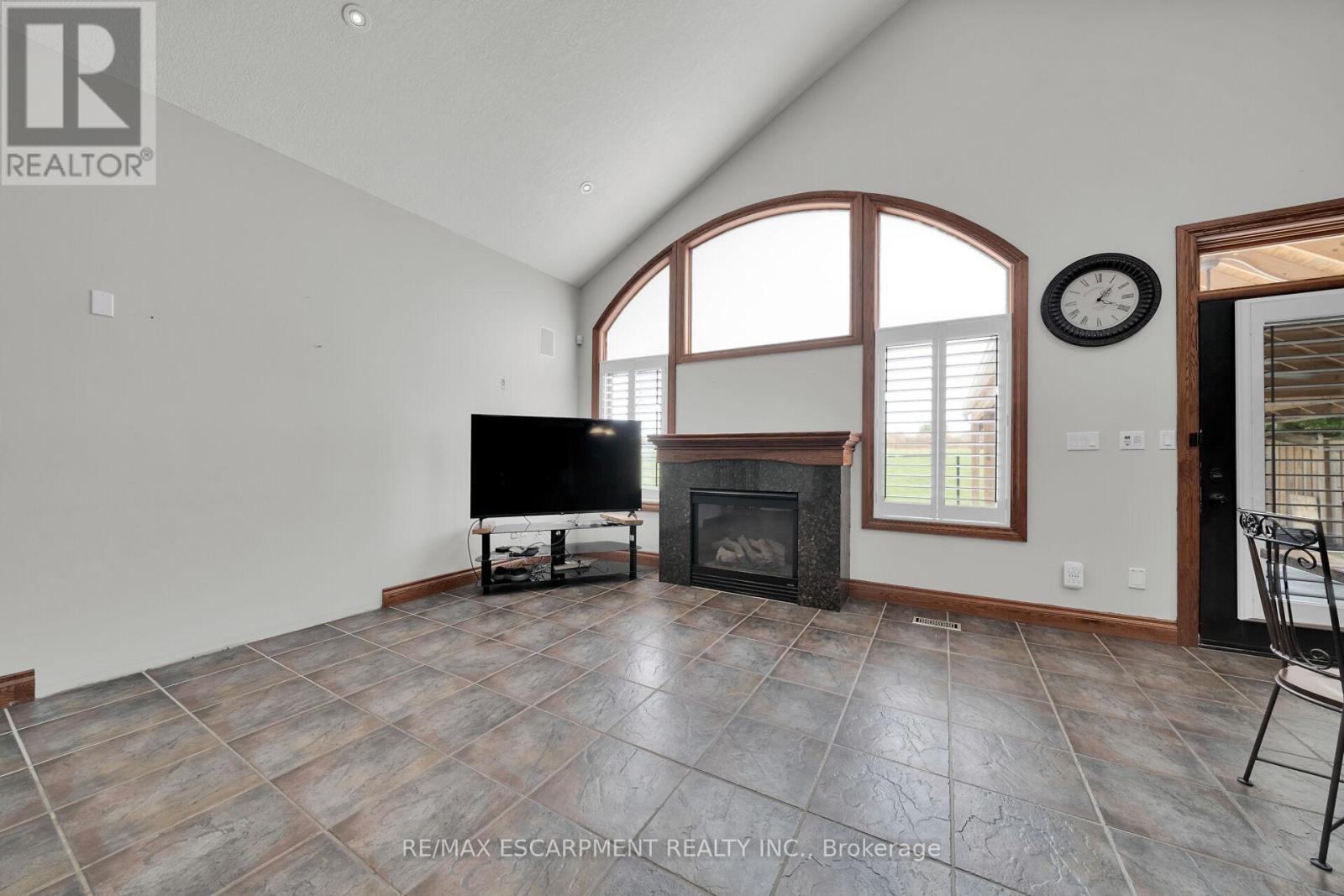 Photo 21 of 117 Christopher Drive, Hamilton ON