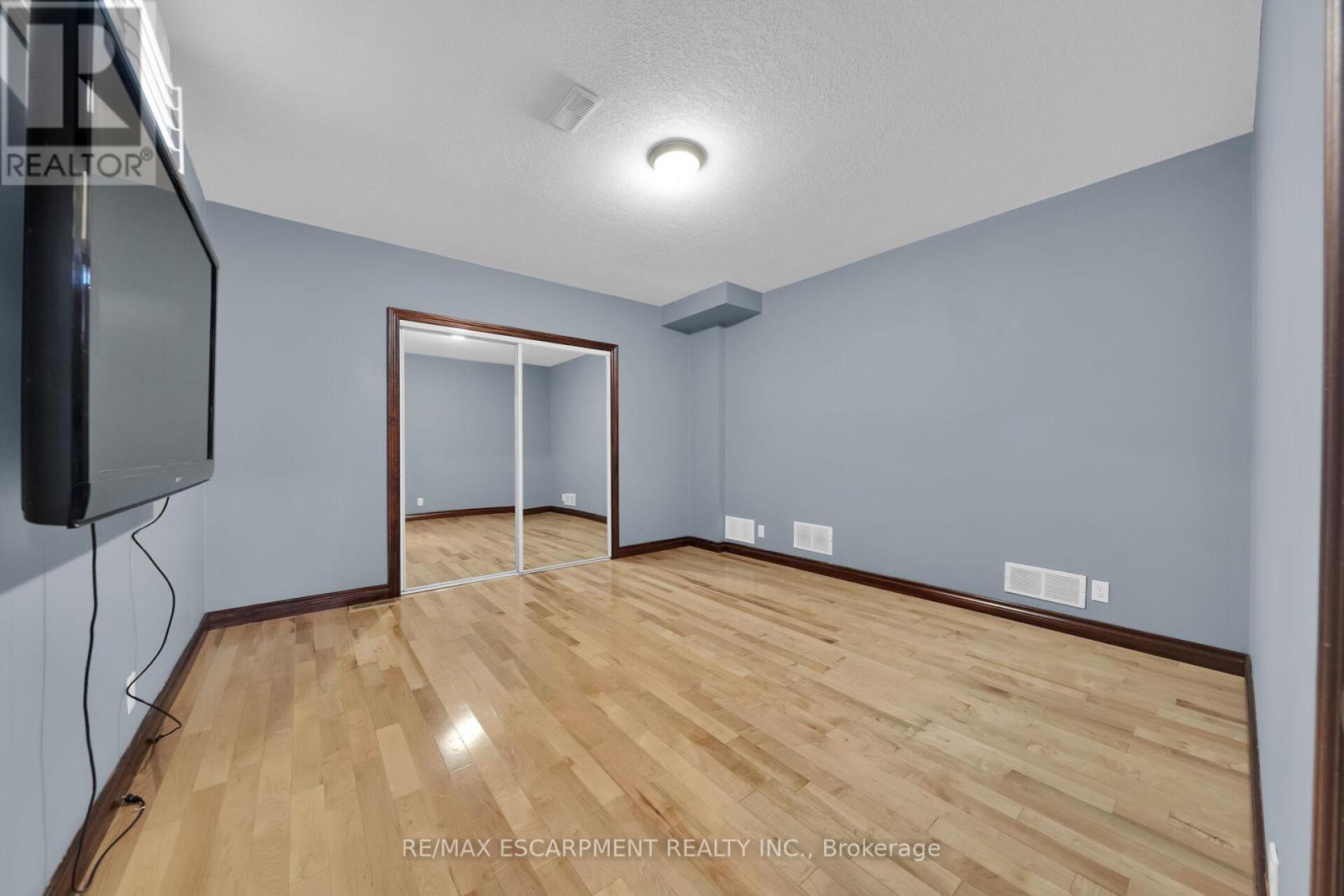 Photo 25 of 117 Christopher Drive, Hamilton ON