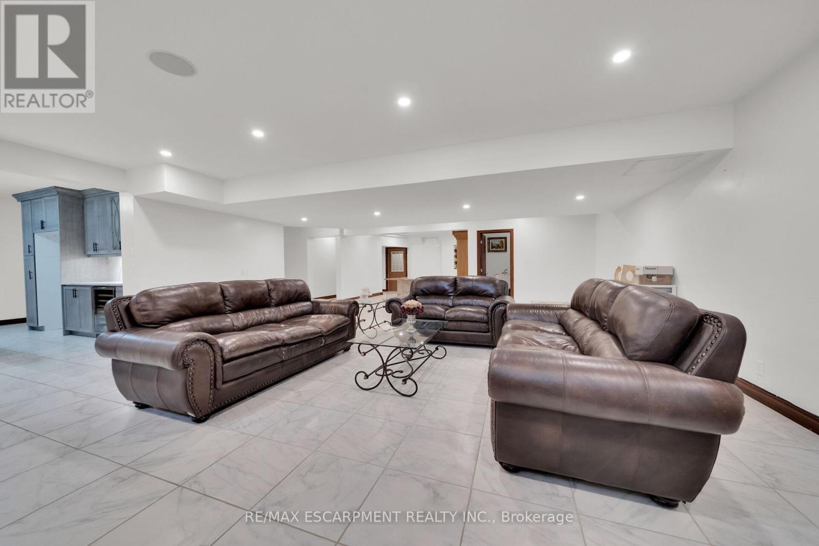 Photo 31 of 117 Christopher Drive, Hamilton ON