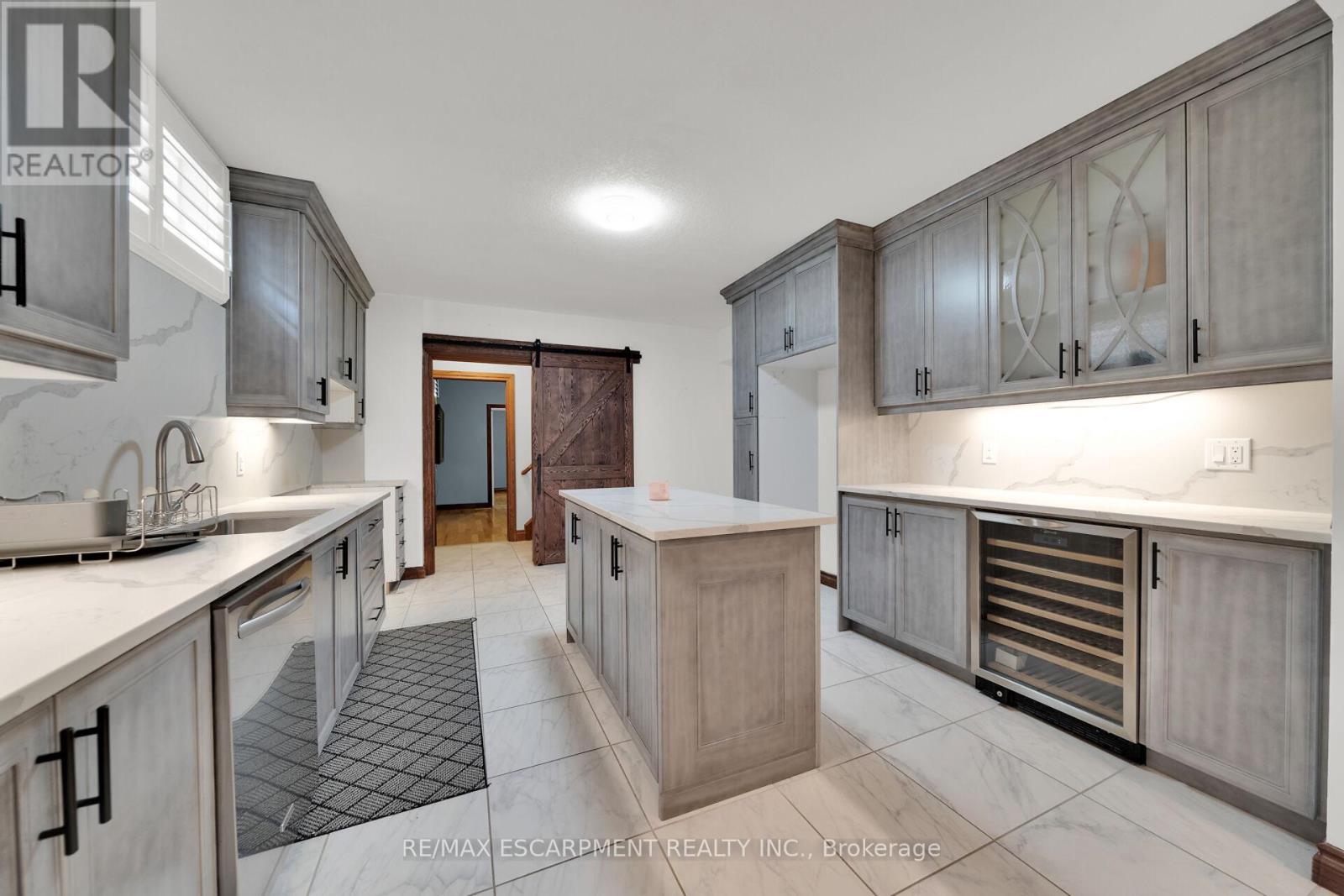 Photo 6 of 117 Christopher Drive, Hamilton ON