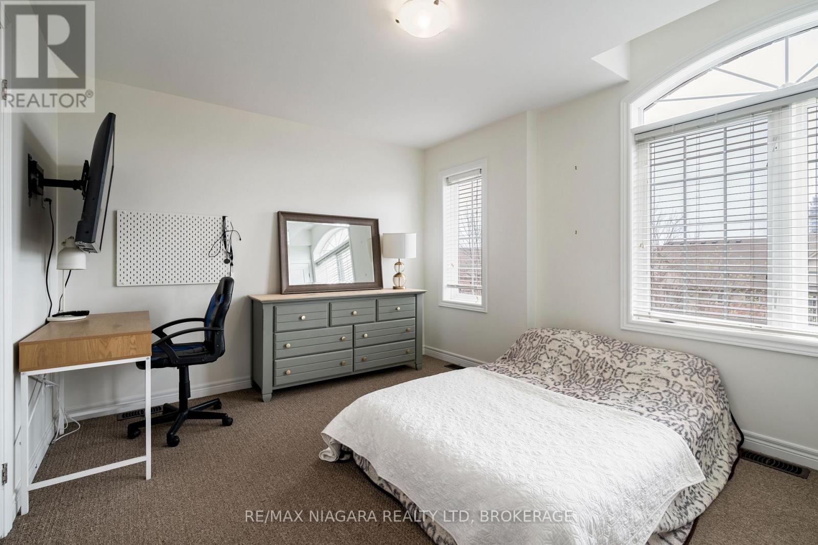 Photo 16 of 19 541 Winston Road, Grimsby ON