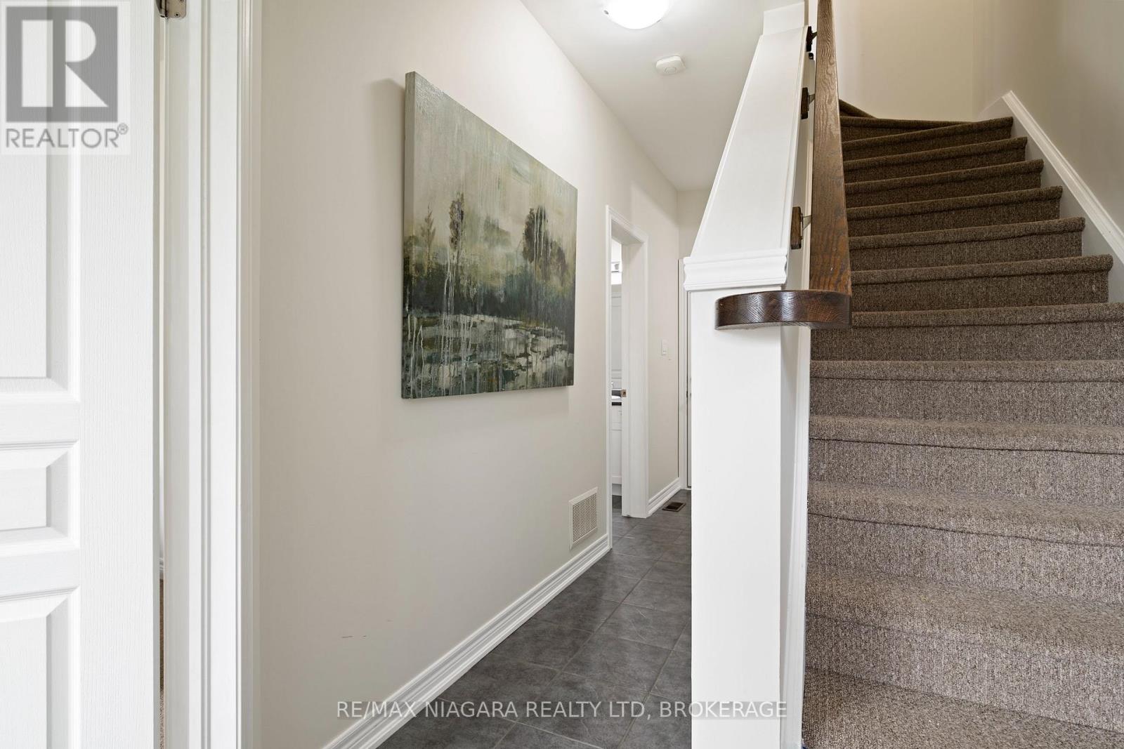 Photo 23 of 19 541 Winston Road, Grimsby ON