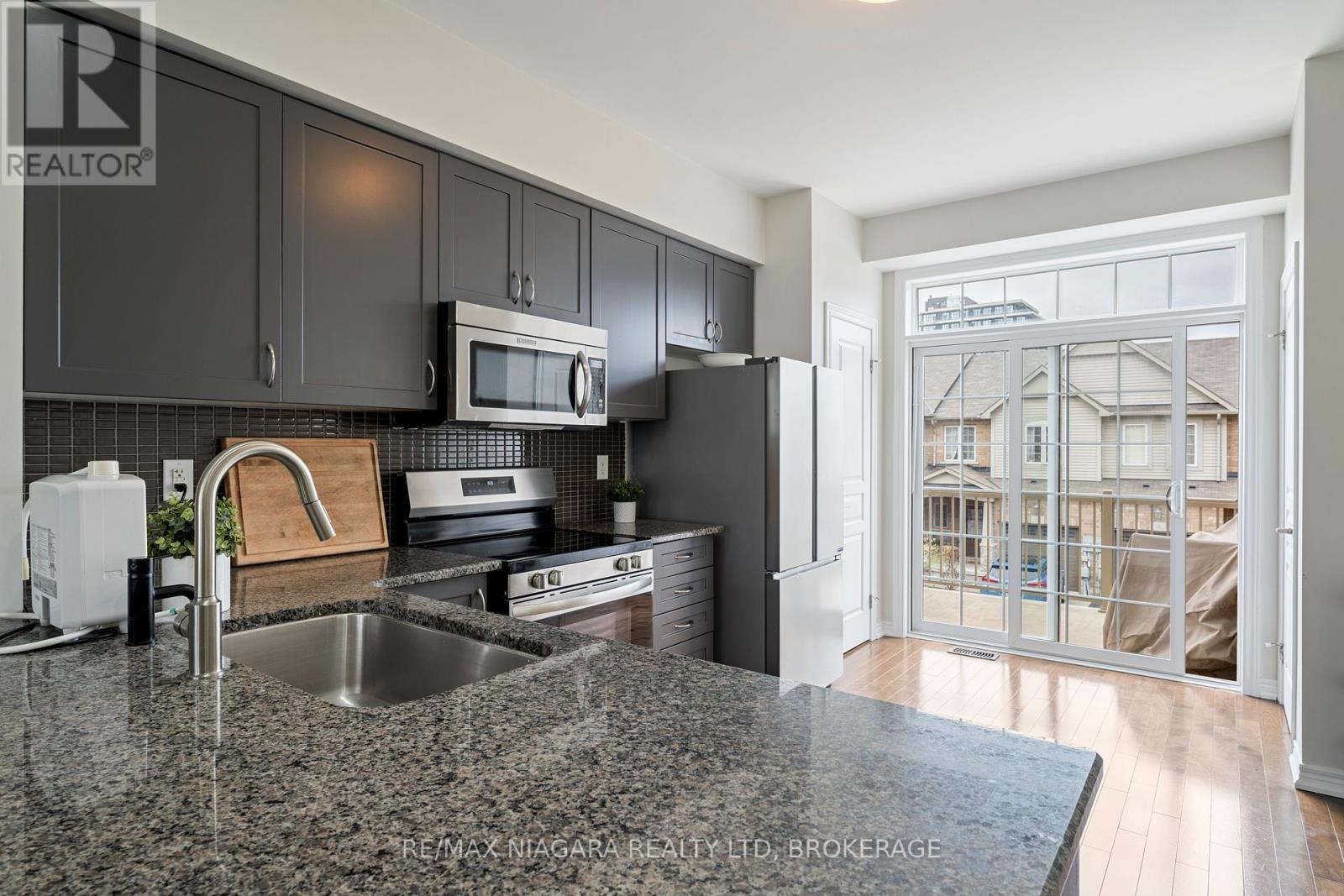 Photo 7 of 19 541 Winston Road, Grimsby ON