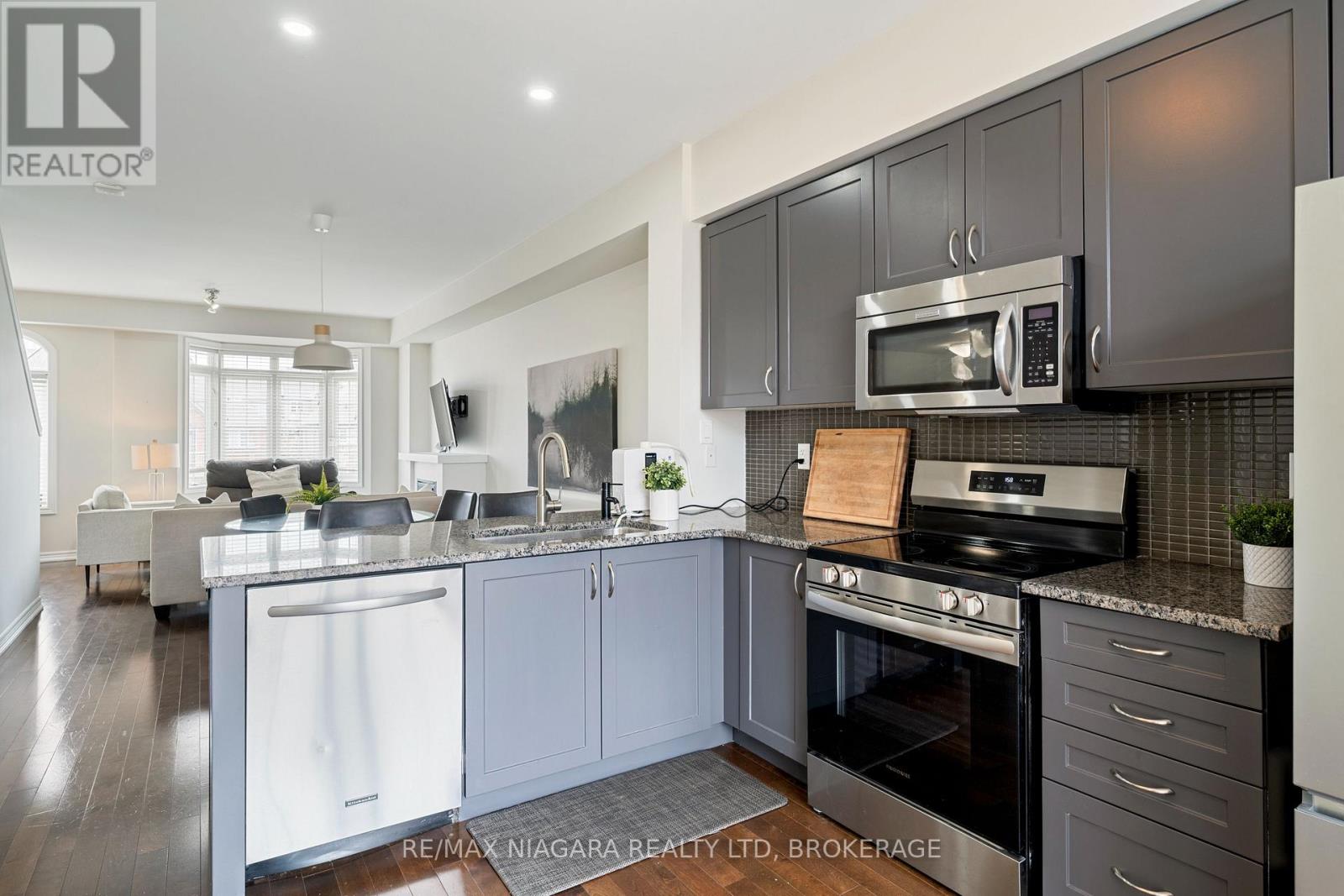 Photo 9 of 19 541 Winston Road, Grimsby ON