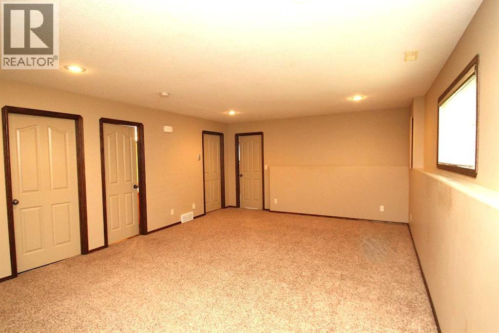 Photo 25 of 83 Vickers Close, Red Deer AB