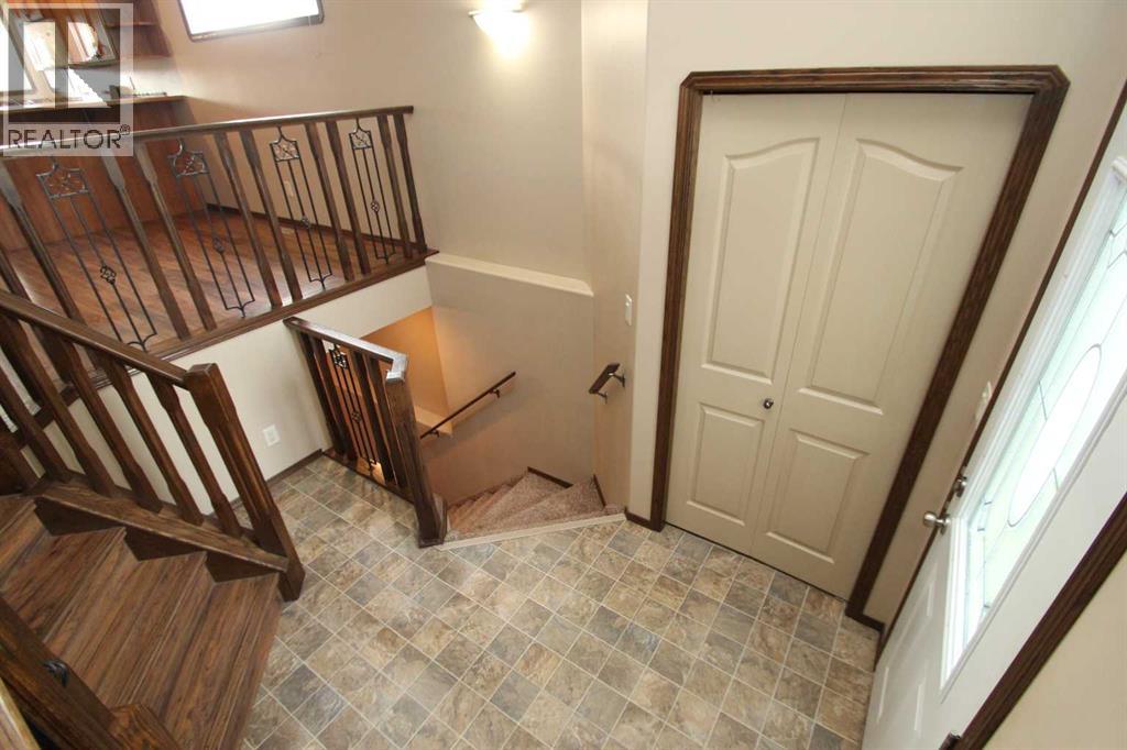 Photo 6 of 83 Vickers Close, Red Deer AB
