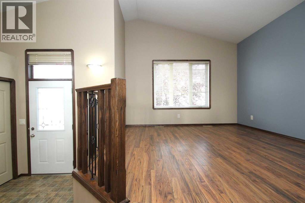 Photo 8 of 83 Vickers Close, Red Deer AB