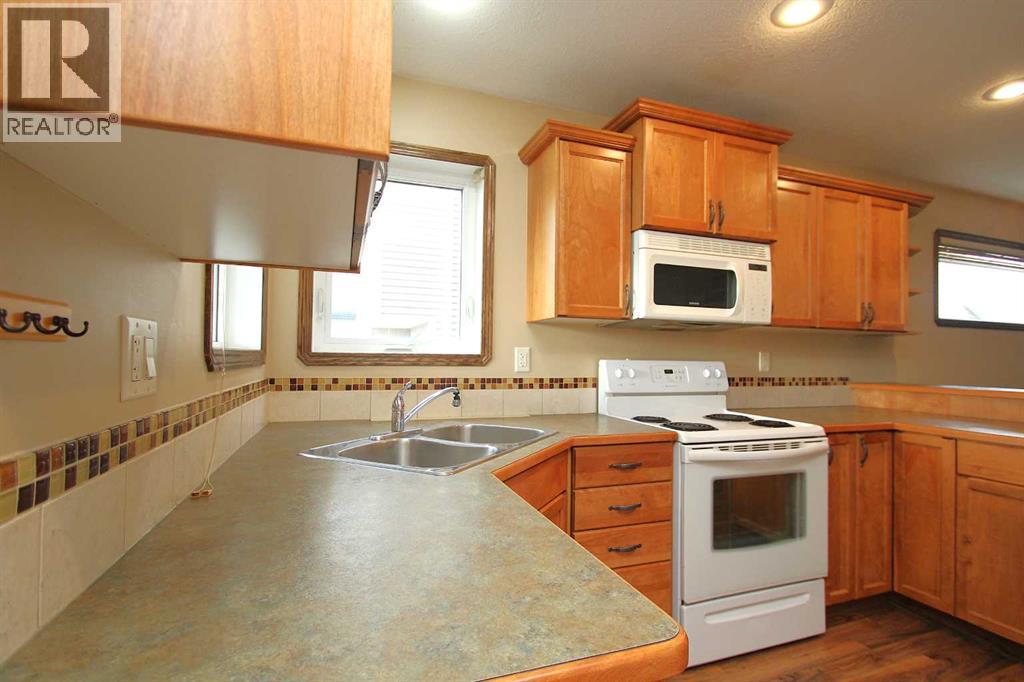 Photo 14 of 83 Vickers Close, Red Deer AB