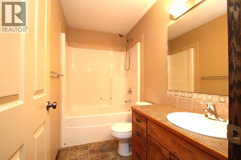 Photo 21 of 83 Vickers Close, Red Deer AB