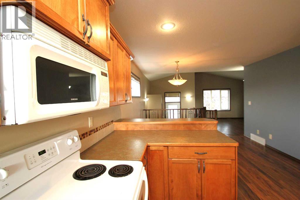 Photo 16 of 83 Vickers Close, Red Deer AB
